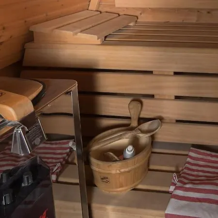 Apartament De 100m2 Dans Un Parc A 20 Mn Du Centre De Paris Garches